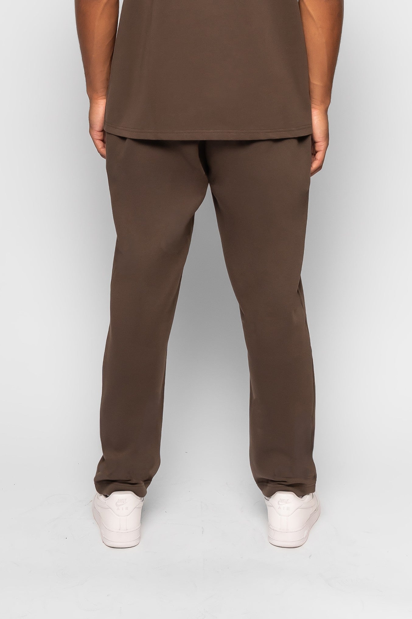 ESTABLISHED STUDIO LOGO STRAIGHT JOGGER BROWN