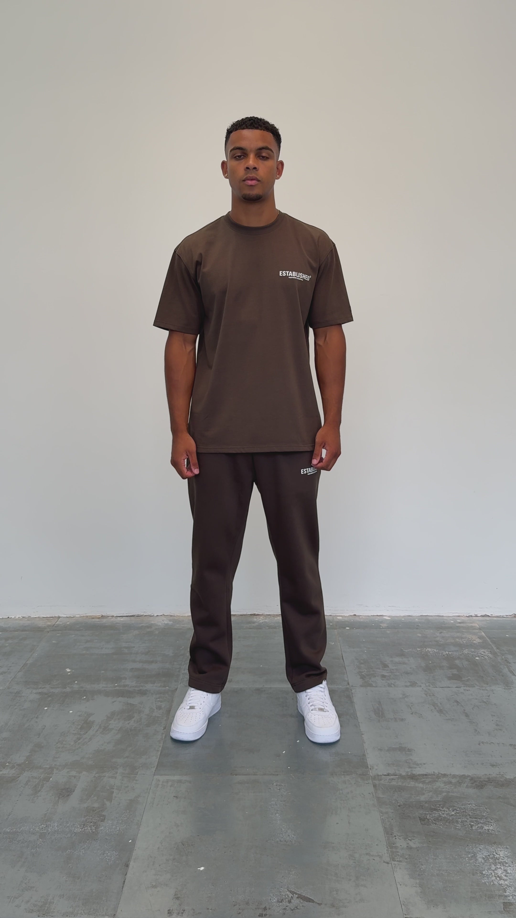 ESTABLISHED STUDIO LOGO T-SHIRT BROWN
