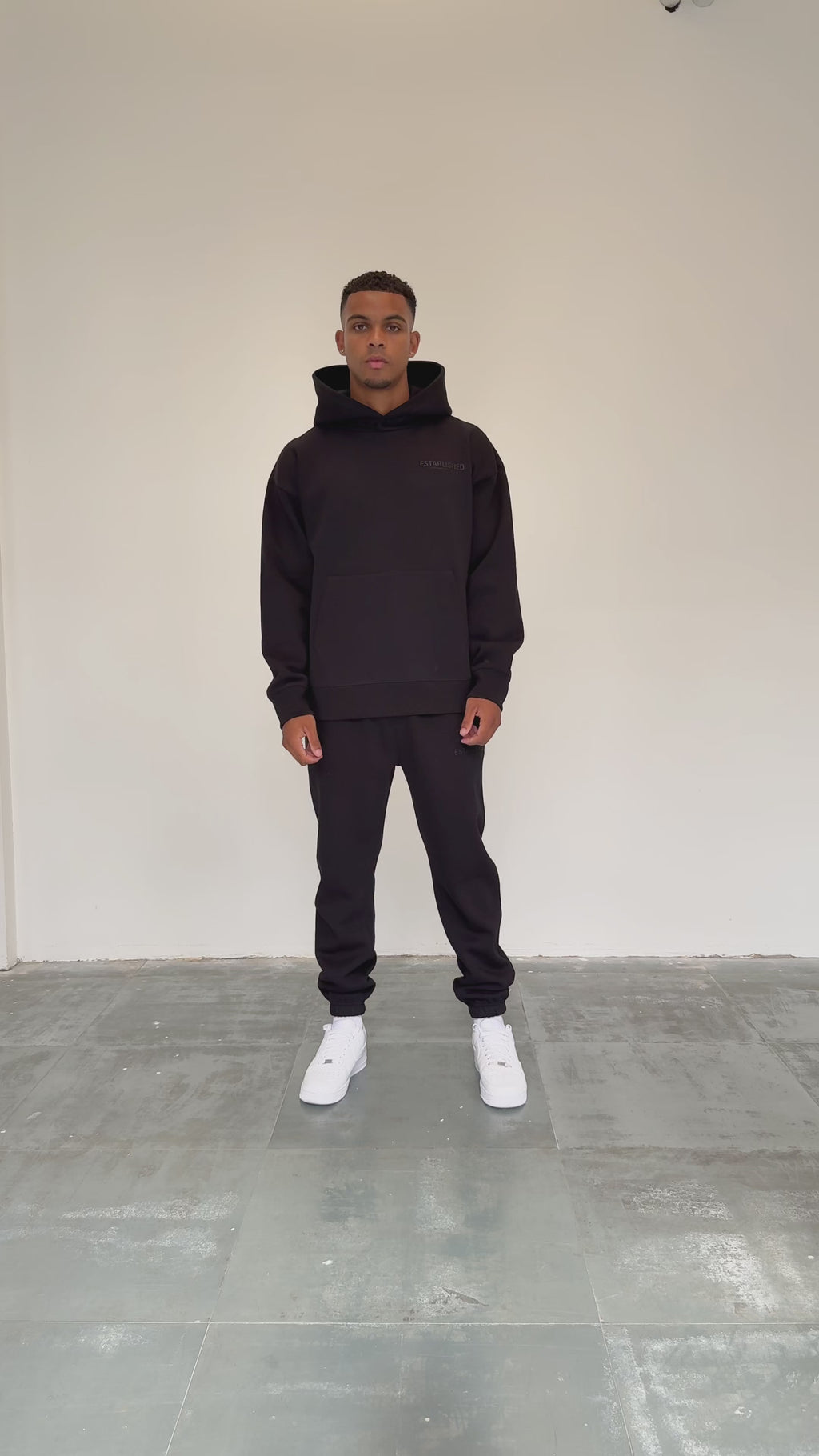 ESTABLISHED STUDIO LOGO HOODIE BLACK