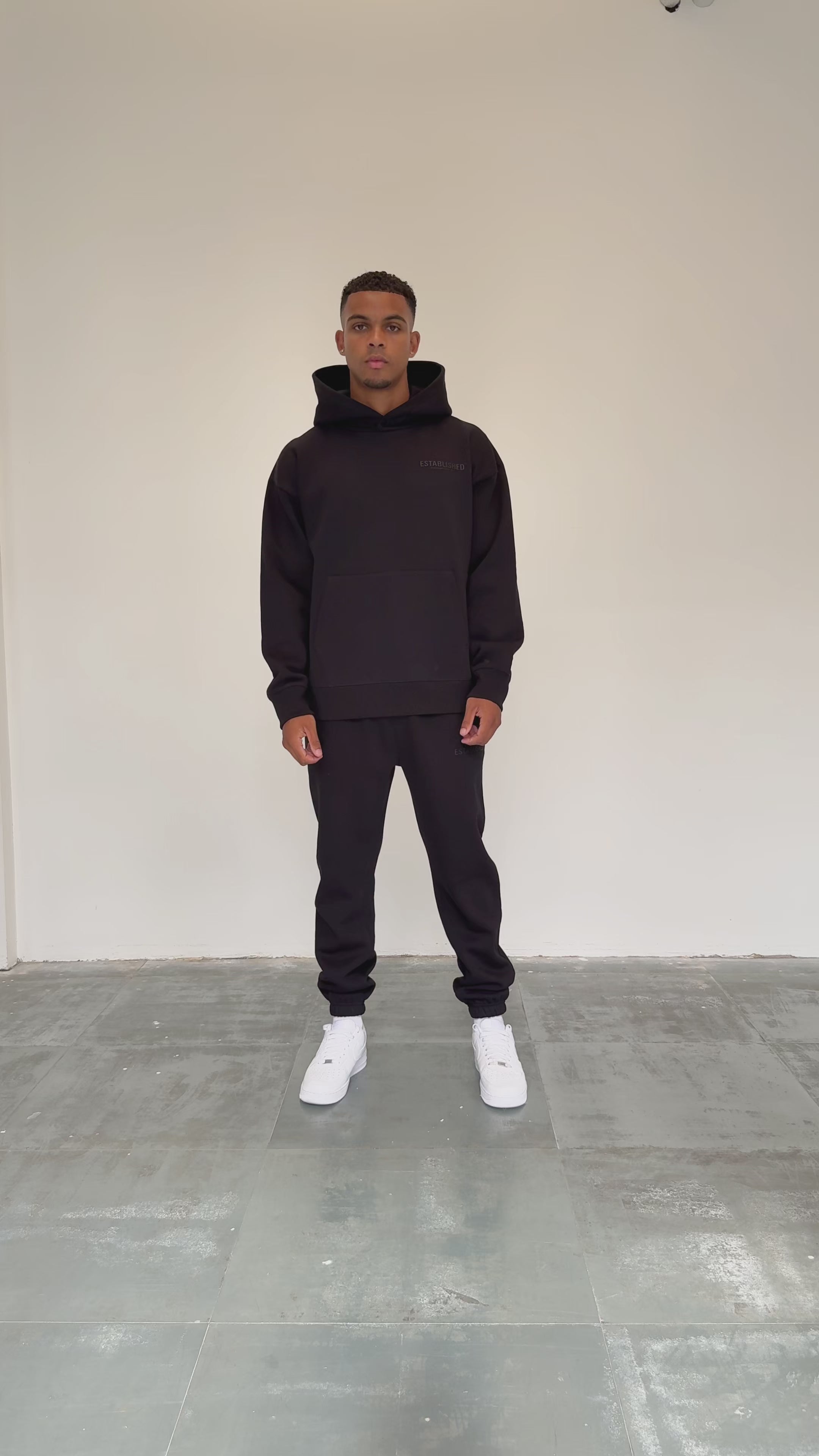 ESTABLISHED STUDIO LOGO HOODIE BLACK