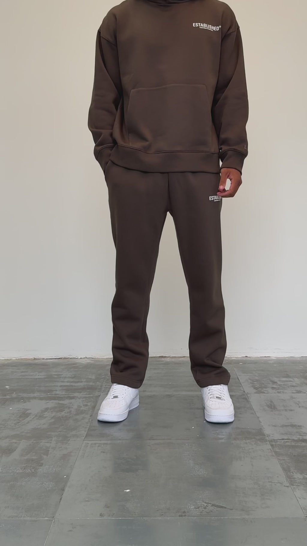 ESTABLISHED STUDIO LOGO STRAIGHT JOGGER BROWN